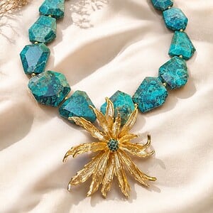 Blauwgroene statementketting met bloemvormige broche-hanger | Lagoon Bloom