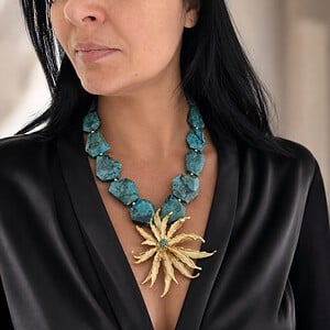 Blauwgroene statementketting met bloemvormige broche-hanger | Lagoon Bloom