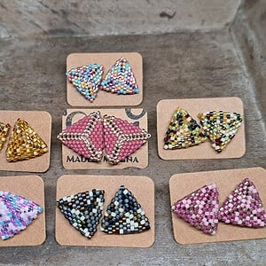 Confetti oorknoppen groot – diverse kleuren