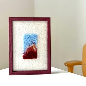 Coral blauw-bordeaux - unieke handgemaakte wanddecoratie in wol