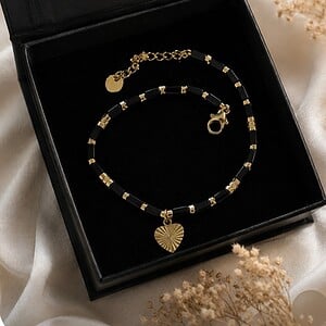 Elegante armband met zwarte Agaat & hartje – RVS 16K verguld