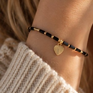 Elegante armband met zwarte Agaat & hartje – RVS 16K verguld
