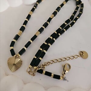 Elegante ketting met zwarte Agaat & hart – RVS 16K verguld