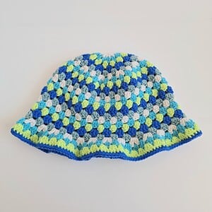 Gehaakte bucket hat | Crème, turquoise, limegroen, kobaltblauw en teal