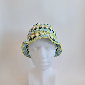 Gehaakte bucket hat | Donkergroen, geel, donkerblauw, mintgroen, lichtblauw, limegroen en beige