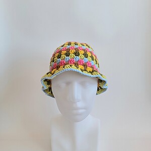 Gehaakte bucket hat | Knalroze, lichtbruin, geel, donkergroen, limegroen en lichtblauw