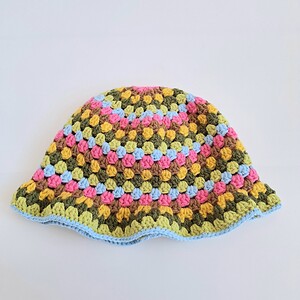 Gehaakte bucket hat | Knalroze, lichtbruin, geel, donkergroen, limegroen en lichtblauw