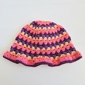 Gehaakte bucket hat | Pasteloranje, koraaloranje, Barbie roze, aubergine paars en paars