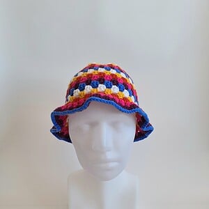 Gehaakte bucket hat | Wit, geel, rood, knalroze, aubergine paars en kobaltblauw