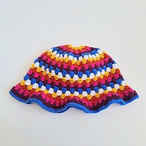 Gehaakte bucket hat | Wit, geel, rood, knalroze, aubergine paars en kobaltblauw