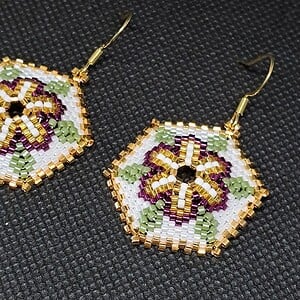 Handgemaakte Miyuki Delica oorbellen – Hexagon Bloem