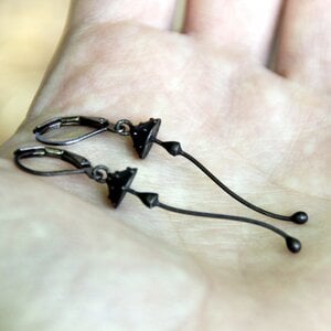 Handgemaakte vliegenzwamoorbellen en zwart gepatineerd koper