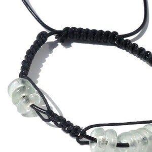Herenarmband met zwarte leren veter, waxkoord, transparante schijfkralen. Handgeknoopte armband, boho style, zwarte polsband Ibiza, festival