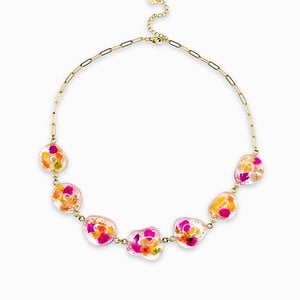 Ketting met Stenen Gevuld met Echte Bloemen uit Den Haag (Fleur de Soleil)