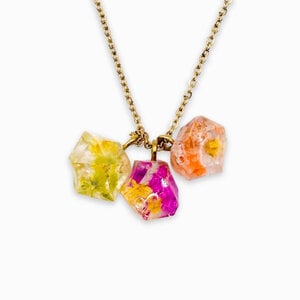 Kristalvormige Cluster Ketting met Echte Bloemen uit Den Haag (Fleur de Soleil)