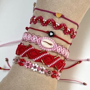 Macrame armband rood-roze-zwart