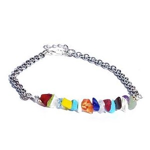 Multicolour armband met halfedelstenen, schelp en glaskralen met zilver- of goudkleurige schakelketting. Polssieraad natuursteen multicolour
