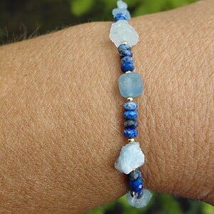 Ocean: armband met ruwe Aquamarijn en Lapis Lazuli