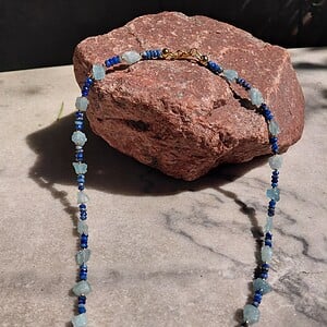 Ocean: ketting met ruwe Aquamarijn en Lapis Lazuli