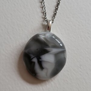 RVS ketting met uniek "Grijze Dans" glas hanger
