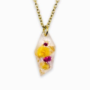 Subtiele Ketting met Facet Hanger Gevuld met Echt Gipskruid uit Den Haag (Fleur de Soleil)