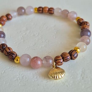 Vrolijke armband schelp bedel