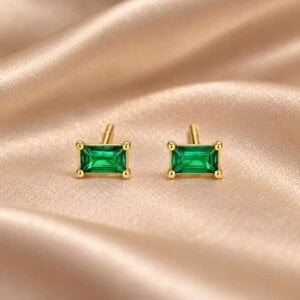 925 Sterling Zilveren Oorknopjes met Groene Zirkonia | 18K Vergulde Rechthoekige Oorbellen