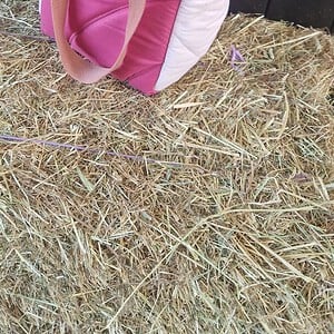 Andalusier schoudertas van een gebruikt zadeldekje, roze en wit