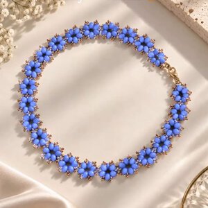 Blauwe Bloemenketting met Goudkleurige Details | Kleurrijke Statement Ketting