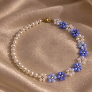 Blauwe en Witte Bloemenketting met Parels | Romantische Kralenketting