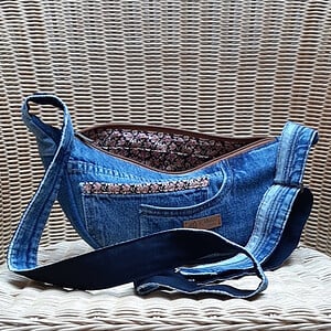 Denim slingbag / crossbodybag donker