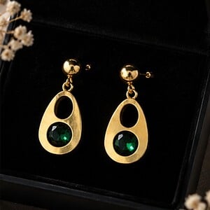 💚 Elegante RVS Vergulde Oorbellen met Smaragdgroene Steen – Tijdloos & Chic