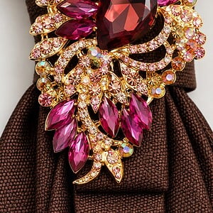 Eye catcher - handgemaakte stropdasketting bruin | Statement tie necklace | Upcycled tie jewelry