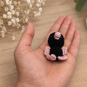 Gehaakte mini-mol – handgemaakt klein knuffeltje van katoen