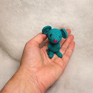 Gehaakte mini-muis – een klein knuffeltje met een groot avontuur