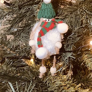 Groen kerstmeisje – handgemaakte kerstdecoratie