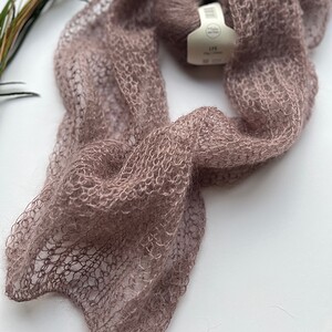 Handgebreide zijden mohair sjaal – taupe