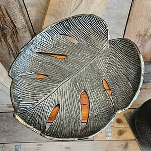 Handgemaakte keramische Monstera bladschaal
