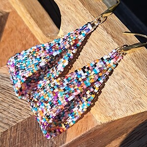 Handgemaakte kleurrijke kralenoorbellen – unieke brick stitch oorbellen van Miyuki kralen