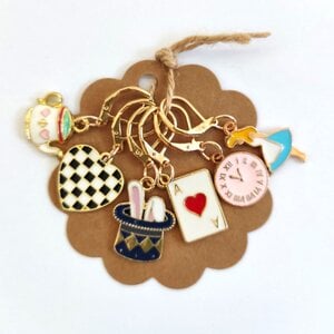 Handgemaakte steekmarkeerders, 'Alice in Wonderland'
