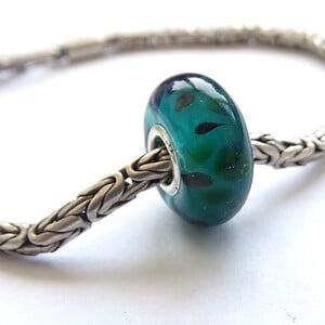 Handgemaakte turquoise Pandora-stijl bedel van lampwork glas met sterling zilveren kern