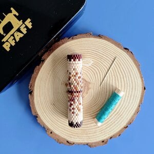 Houten naaldenkoker met kralen, 'confetti'