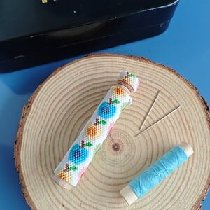 Houten naaldenkoker met kralen, 'fris en fruitig'