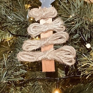 Kerstboom met strikjes – handgemaakte kerstdecoratie