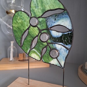 Handgemaakt monstera blad glas in lood