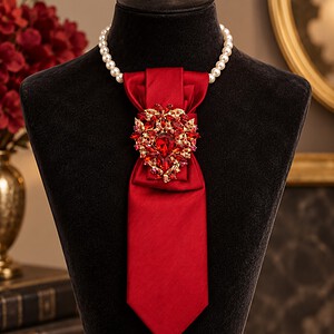 Stropdas ketting Charming stropdas ketting Tie necklace Stropdas met broche One of a kind Eyecatcher