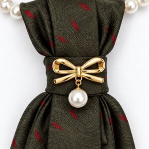 Stropdas ketting Tie necklace Stropdas met ketting en broche bruin met strik