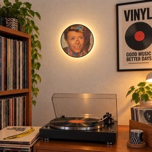 Wandlamp met David Bowie picture disc LP