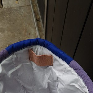 Andalusier schoudertas van een gebruikt zadeldekje, paars en blauw