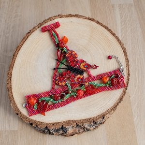 Artistiek Bruidssieraad & Vlindertuin, statement handbloem voor de alternatieve bruid
